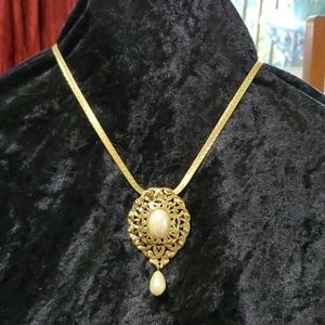 Gold tone chain with faux pearl pendant/brooch